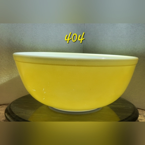Pyrex Yellow Mixing Bowl - Picture 2 of 3